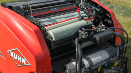 Die Folienwicklung TWIN-Reel von KUHN sorgt für optimale Silagequalität bei geringstmöglichen Kosten.