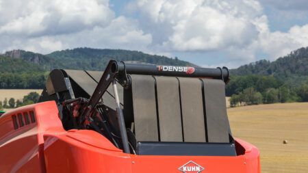 Le système i-DENSE adapte automatiquement la pression du pressage en fonction du taux d’humidité