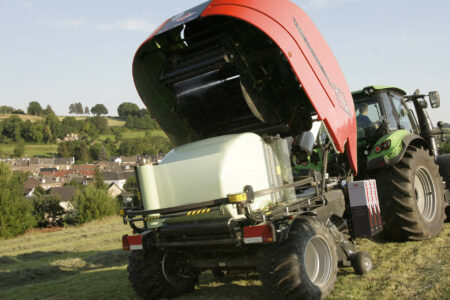 L'anneau d'enrubannage, avec deux pré-étireurs intégrés.