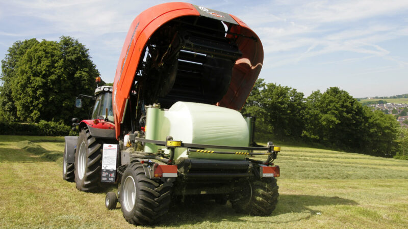 IBIO+ enrubanne une balle dans la chambre de compression