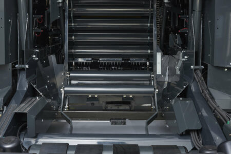 Le système avancé à « deux fourches de transfert » assure un transfert rapide et fiable de la balle