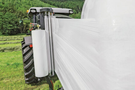 Les rouleaux coniques de pré-étirage sont positionnés de telle façon que les deux bobines de 750 mm sont superposées aux 2/3 avant leur sortie du pré-étireur, pour offrir une double couche avant même leur sortie de l'unité de pré-étirage.