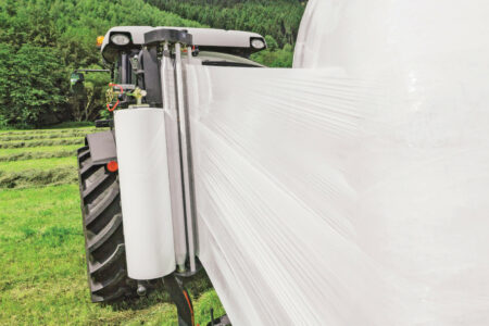 Les rouleaux coniques de pré-étirage sont positionnés de telle façon que les deux bobines de 750 mm sont superposées aux 2/3 avant leur sortie du pré-étireur, pour offrir une double couche avant même leur sortie de l'unité de pré-étirage.