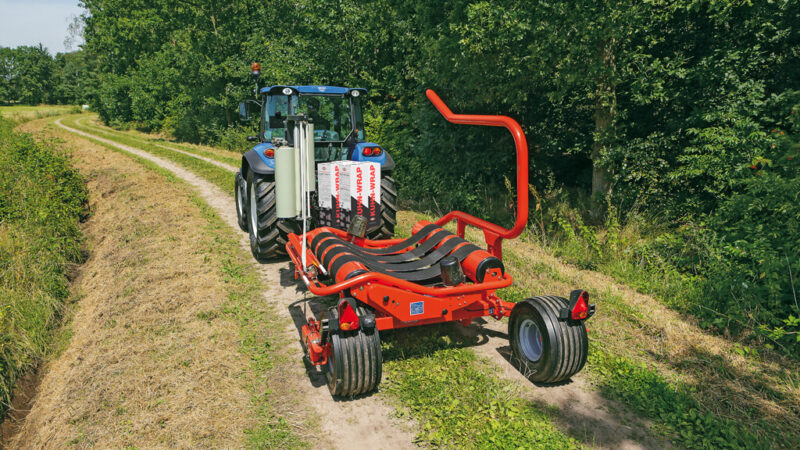 RW 1610 en position de transport sur la route