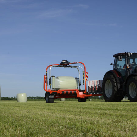 Hochleistungs-Inline-Ballenwickler KUHN RW 1810 im Einsatz