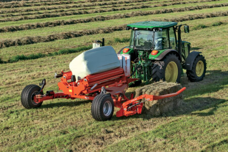 Il est par ailleurs possible de soulever entièrement automatiquement une seconde balle avec le bras de chargement pendant les opérations d'enrubannage.