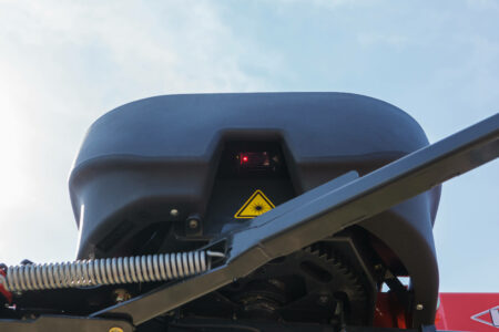 Photo du système AUTOLOAD de l'enrubanneuse SW 4014 détectant une balle pour le chargement automatique