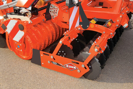 10 minutes suffisent à changer l'outil de préparation du sol CD 1000 sur le combiné de semis VENTA ou SITERA grâce à des pièces d'adaptation brevetées.