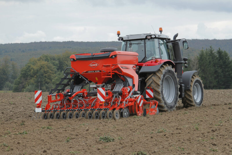 Combiné de semis avec semoir pneumatique VENTA 3030 et cultivateur à disques CD 3020 au travail