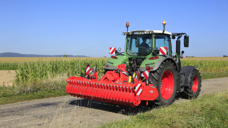 HR 3040 Kreiselegge in der Transportstellung