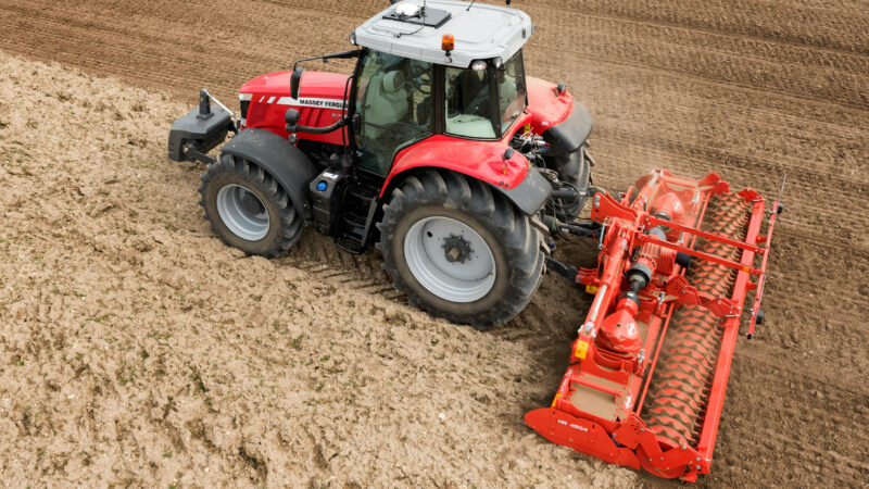 HR 4504 Kreiselegge bei der Arbeit