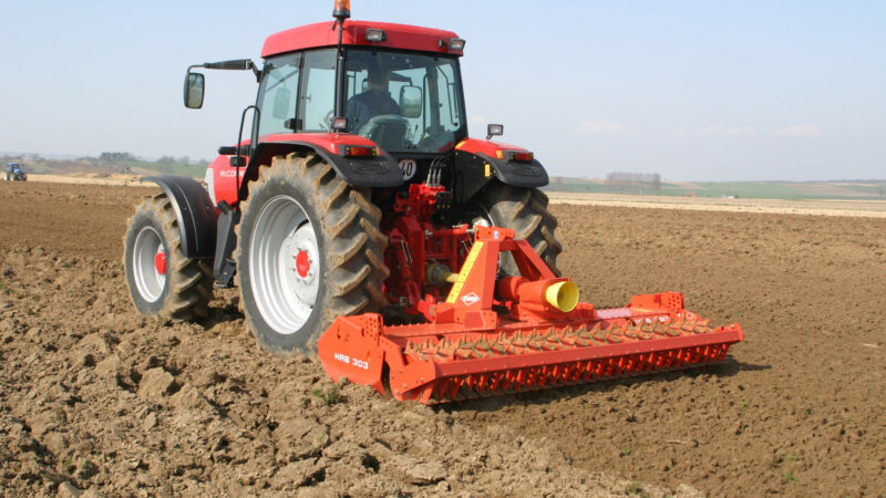 HRB 303 Kreiselegge bei der Arbeit