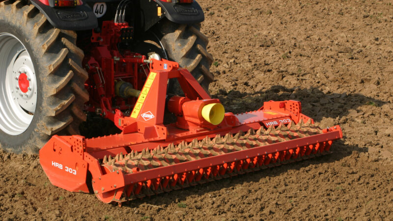 HRB 303 Kreiselegge bei der Arbeit