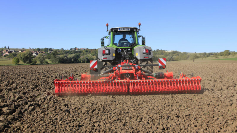 HR 6040 R Kreiselegge bei der Arbeit