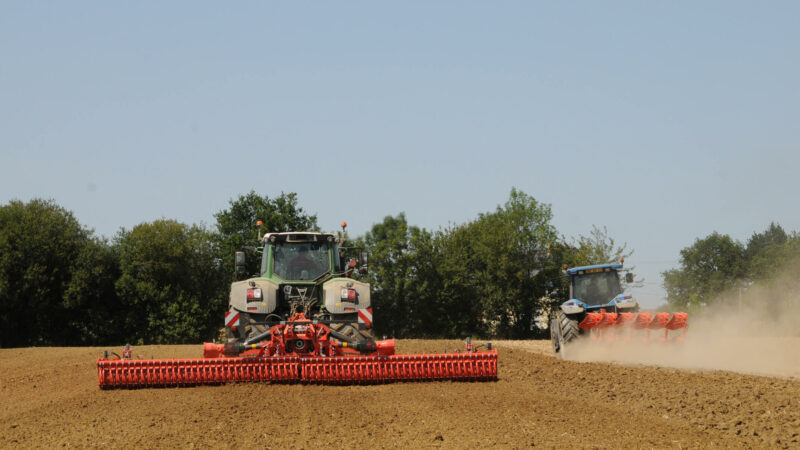 HR 8040 R Kreiselegge bei der Arbeit