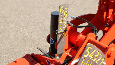 Einstellung der Kreiselegge und der Höhe der Schleppplanke