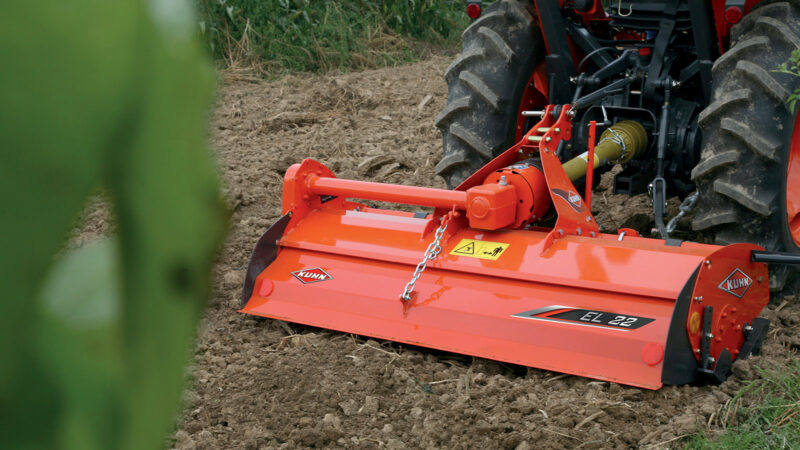 KUHN EL 22 Rotorfräse beim Einsatz im Weinberg