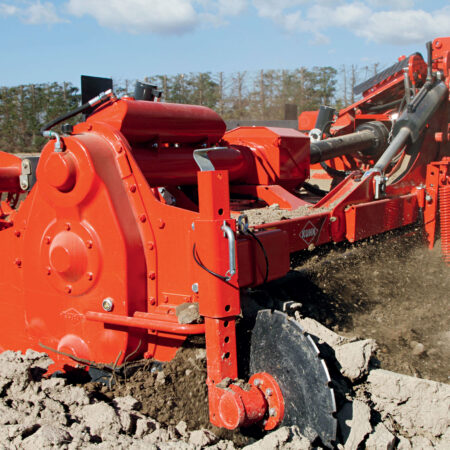 Disques latéraux de dégagement dentelés sur EL 402R-600