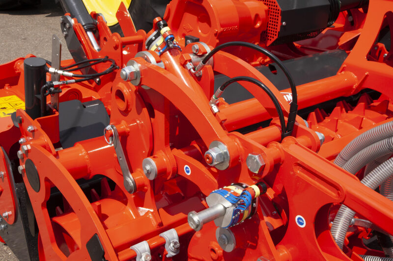 Photo gros plan sur les réglages centralisés de la barre de semis BTFR 6030