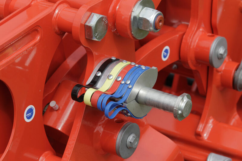 Vue sur les réglages par cale de la profondeur de semis et la pression de terrage de la BTFR 6030