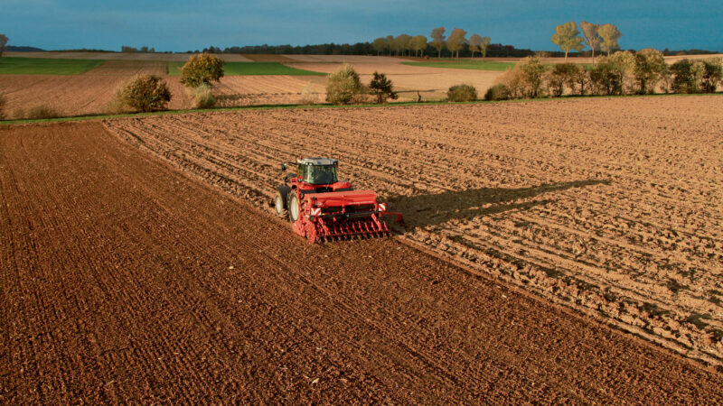 Photo du semoir mécanique intégré COMBILINER SITERA 3000 au travail