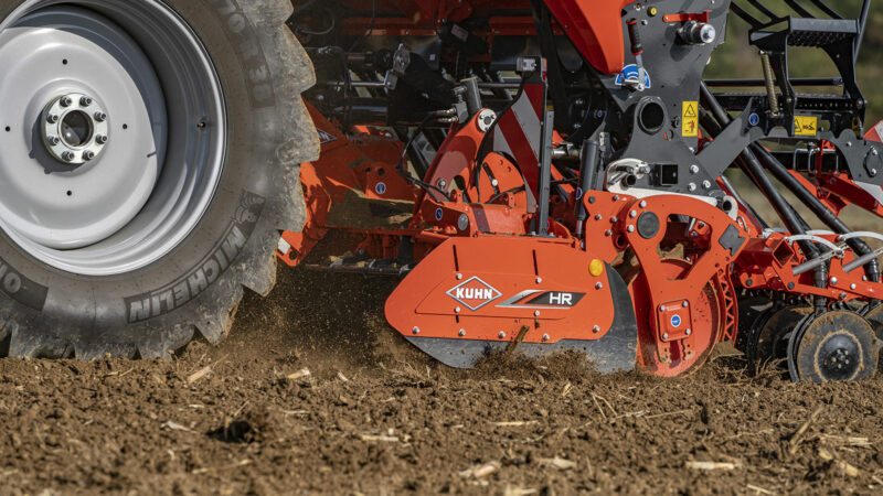 Photo du semoir SITERA 3030 e avec herse rotative intégrée HR de KUHN
