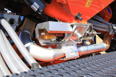 VENTA elektrischer Dosierantrieb an der pneumatischen Sämaschine VENTA