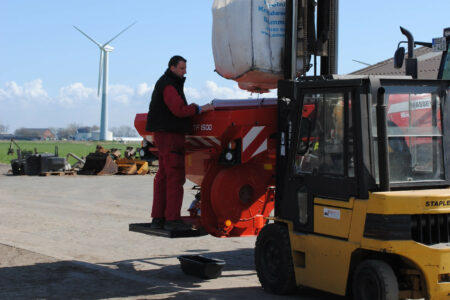 TF 1512 Fronttank mit Big-bags leicht befüllbar