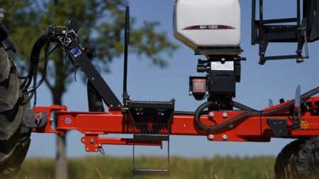 Semis d'un couvert végétal multi-espèces avec le semoir AUROCK et trémie SH