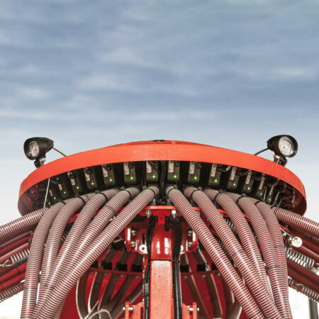 Arbeitsscheinwerfer an der ESPRO-Sämaschine