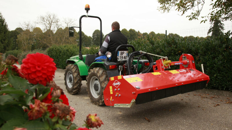 Der Schlegelmulcher BE 16 beim Straßentransport