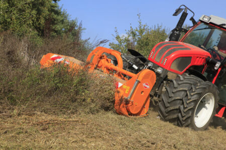 Zerkleinern Sie grosse Mengen Pflanzenrückstände mit den PRO-Mulchgeräten