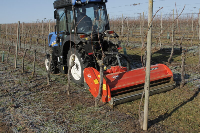 Photo du broyeur vignes et vergers BV 160 en action