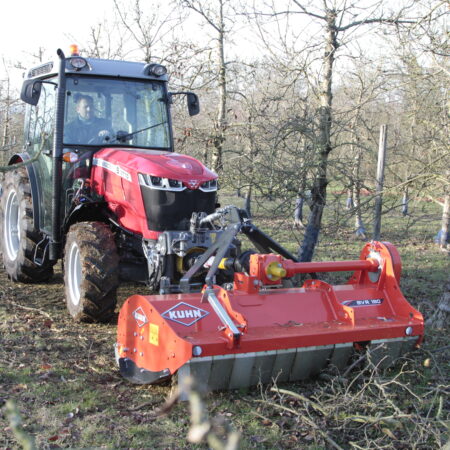 Photo du broyeur vignes et vergers BVR 180  KUHN au travail