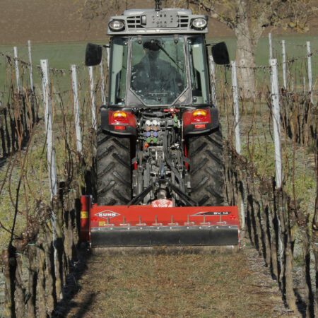 Photo du broyeur vignes et vergers BV 14 au travail