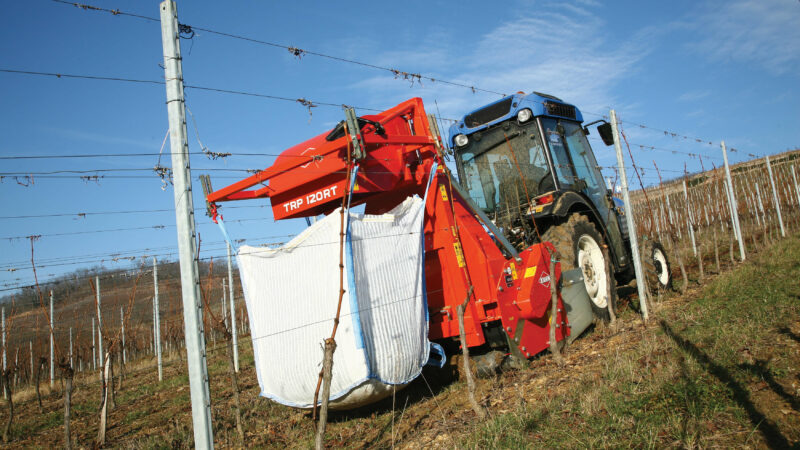 Photo broyage et récolte des sarments avec le broyeur TRP 120 RT