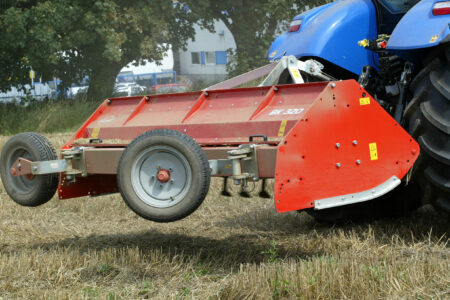 Einfacher Transport des Mulchgeräts BK 320 auf Strassen und Wegen