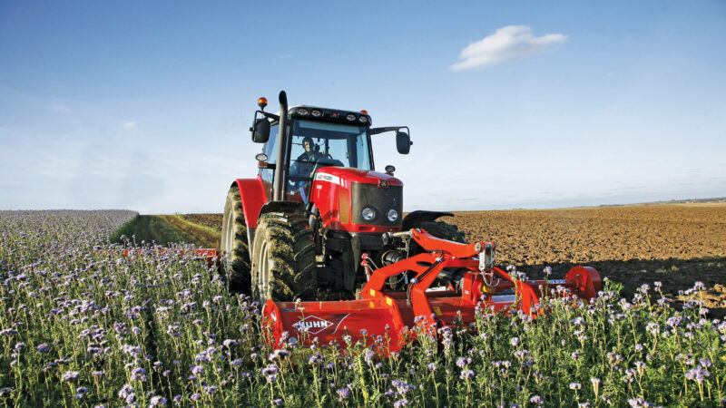 La conception du cadre d'attelage est parfaitement robuste sur les broyeurs de la gamme BP série 100