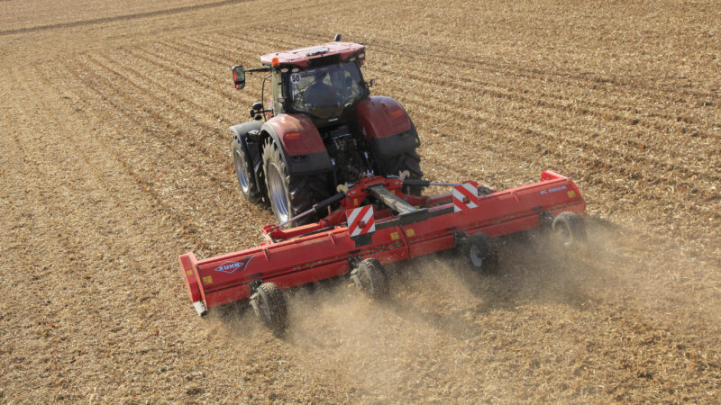 Das Mulchgerät BC 6500 R bei der Zerkleinerung von Maisrückständen