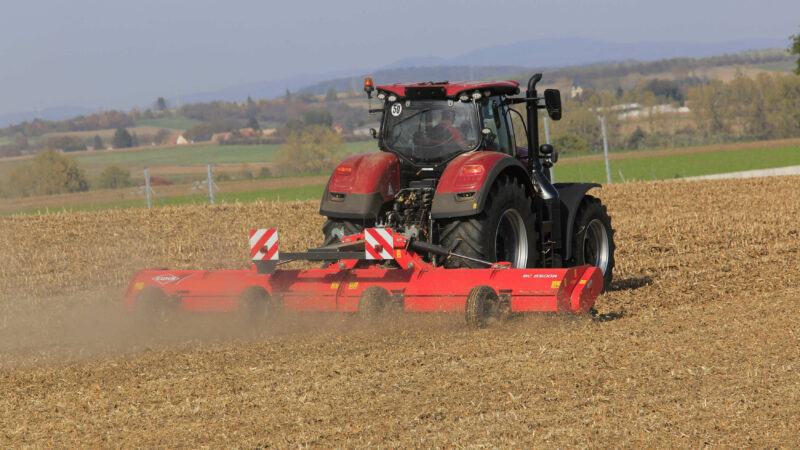 Das Mulchgerät BC 6500 R bei der Zerkleinerung von Maisrückständen