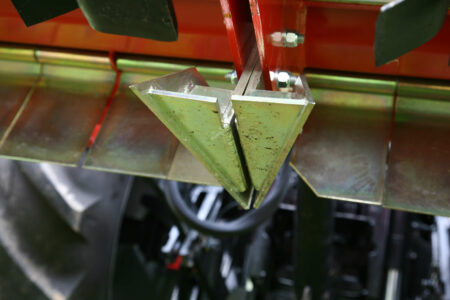 Teilerschar am Mulchgerät RM 610 für eine optimale Saugwirkung bei Pflanzenbeständen mit viel Biomasse