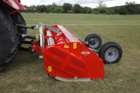 Drei grossdimensionierte Querträger am Mulchgerät RM 320, die grössten Beanspruchungen standhalten