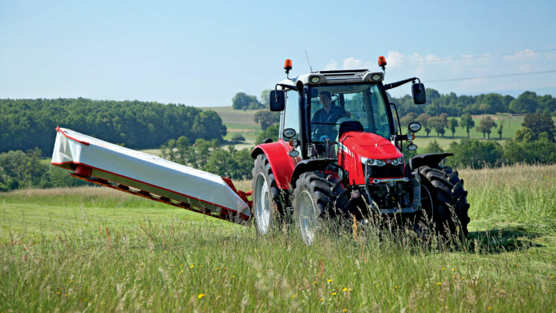 Photo de la faucheuse GMD 350 au travail