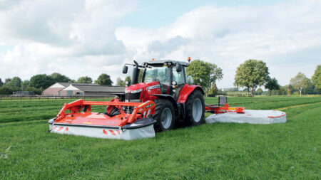 GMD 310F Frontmähwerk kombiniert mit einem GMD 8730 FF Heckmähwerk.