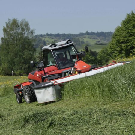 Photo de faucheuse frontale GMD 1021 F au travail