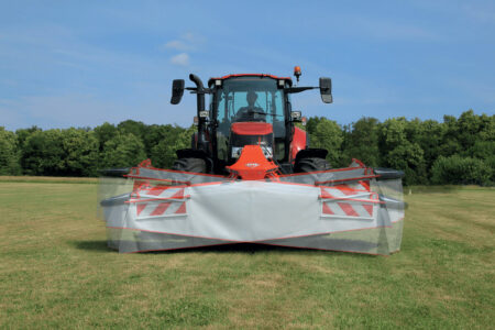 Grâce à l'articulation pendulaire, le groupe de fauche s'adapte aux variations du terrain