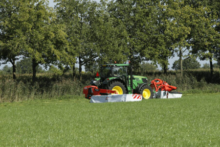 Photo de la faucheuse frontale GMD 3125 F combiné avec une faucheuse arrière GMD 1011