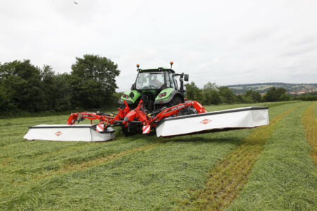 Photo de la faucheuse triple GMD 9539 en action