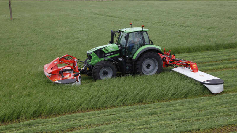 Photo de la faucheuse GMD 9530 au travail