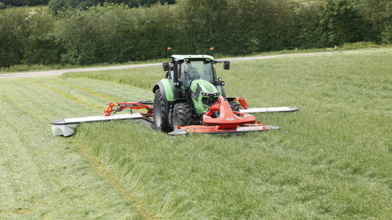 Photo de la faucheuse GMD 9530 au travail